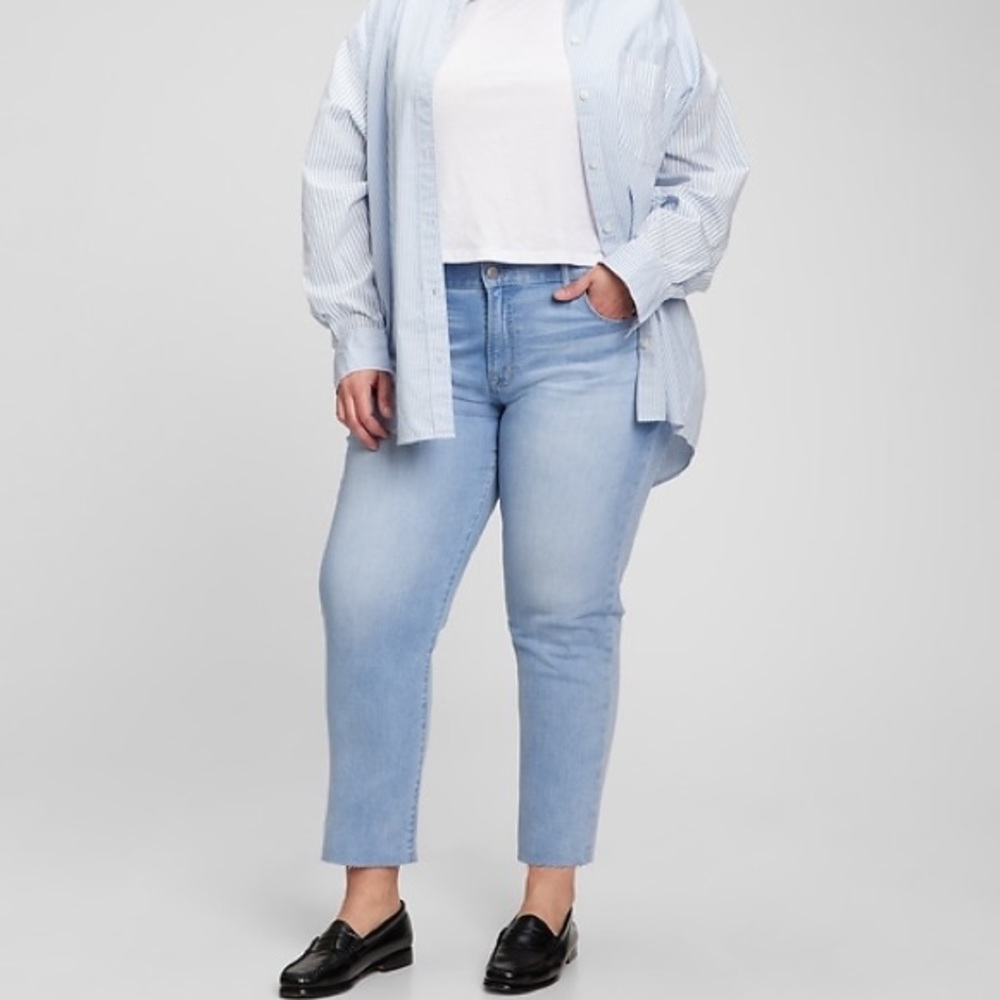 NWT Gap Mid Rise Girlfriend Jeans with Washwell in Light Wash